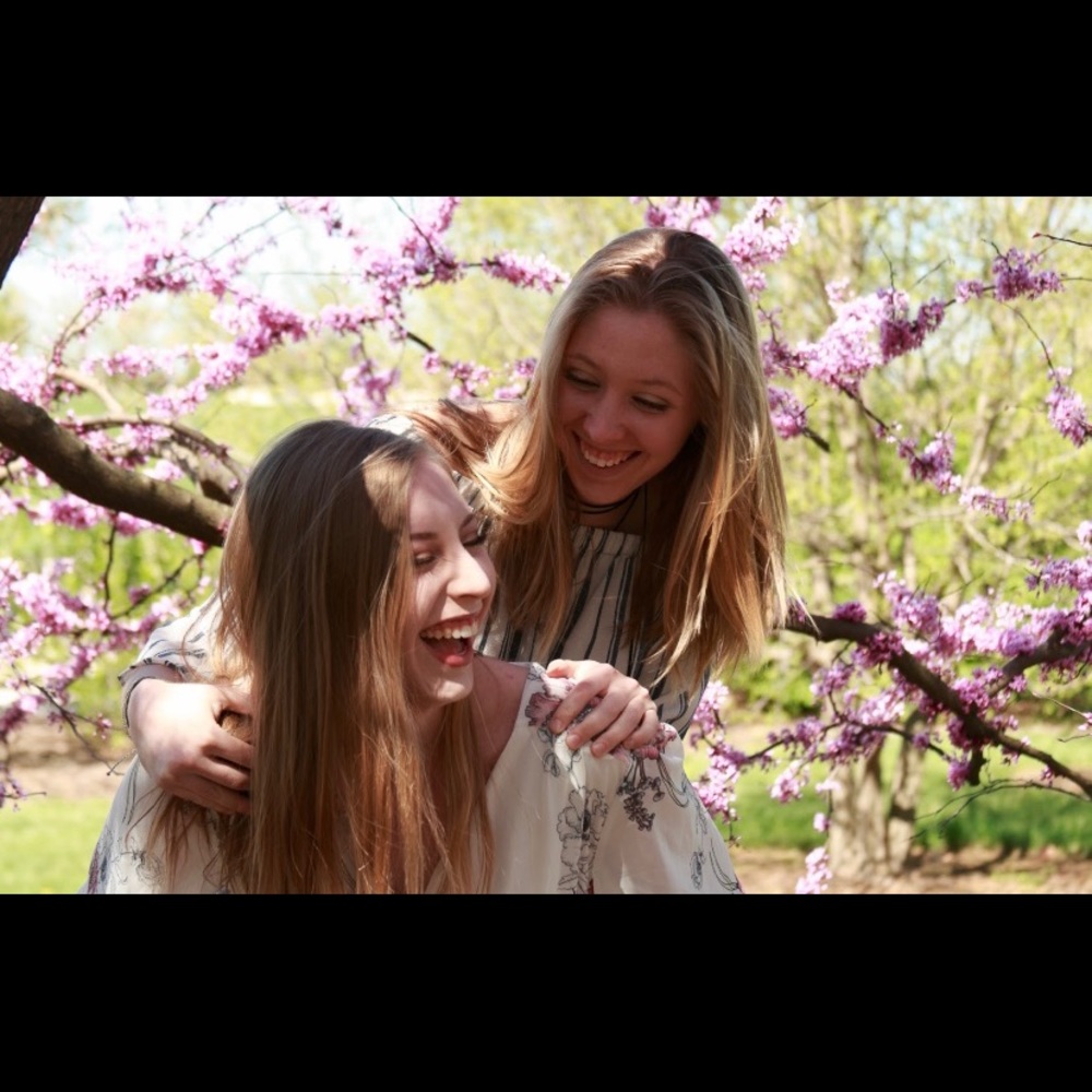 Meet your Poshers, Sarah & Lydia